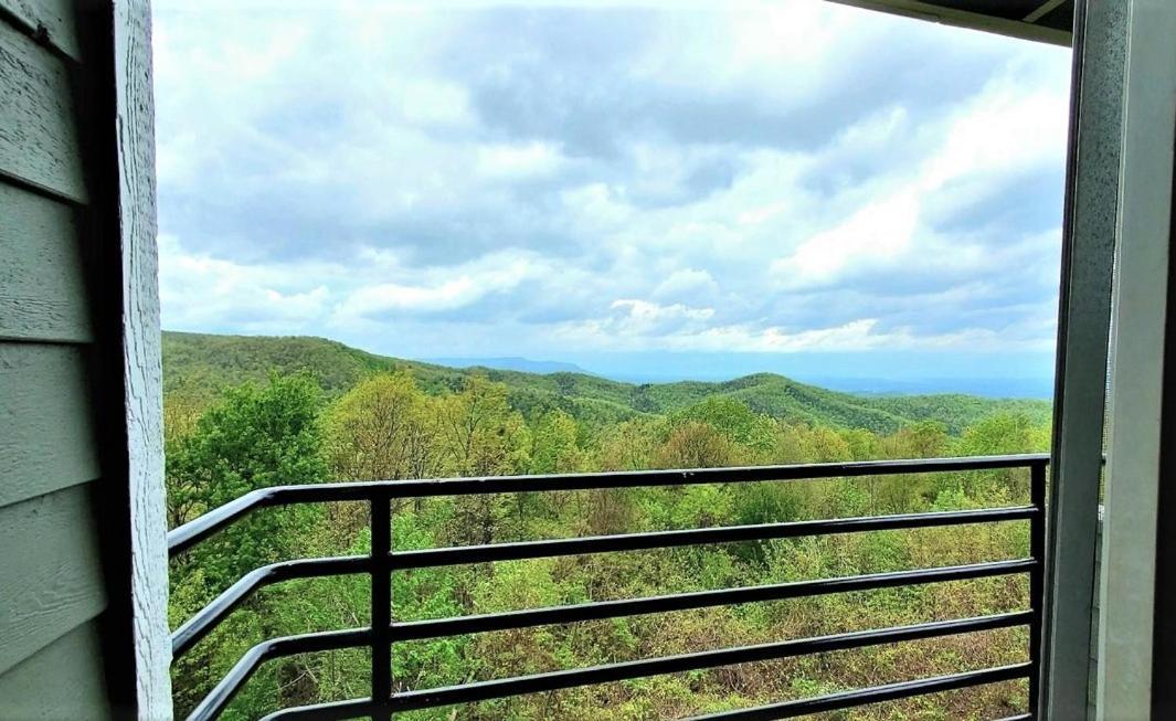 Mountain Villa Magnificent Views - 2 Pools, Fireplace & Hot Tub Гатлинбург Экстерьер фото
